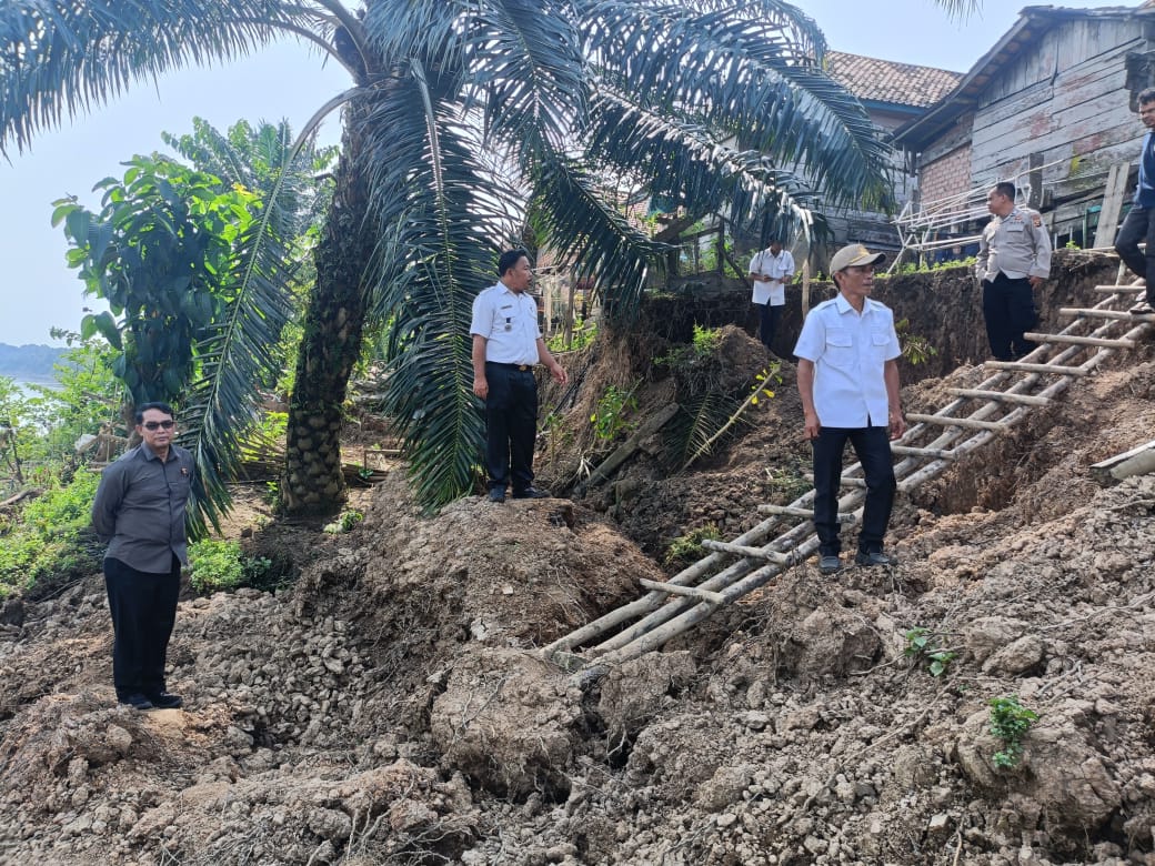Bencana Tanah Longsor Ancam 9 Rumah Warga Ngulak Kecamatan Sanga Desa