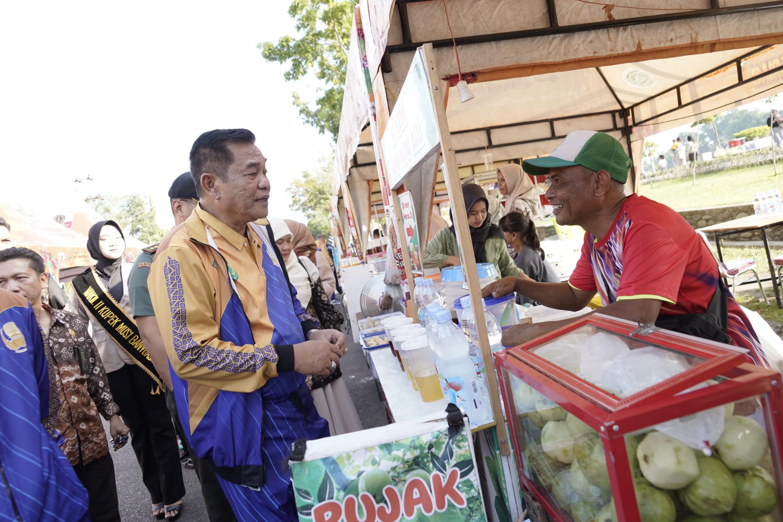 Sebanyak 136 Stand Kuliner Berjejer di Depan Rumah Dinas Bupati Muba