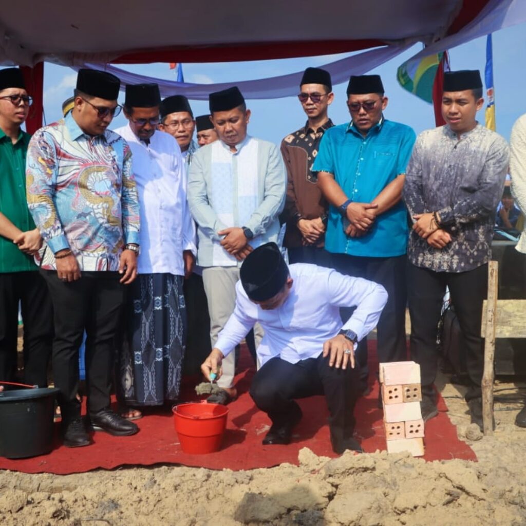 PeLetakkan Batu Pertama Pembangunan Ponpes Riyadhul Muslimin