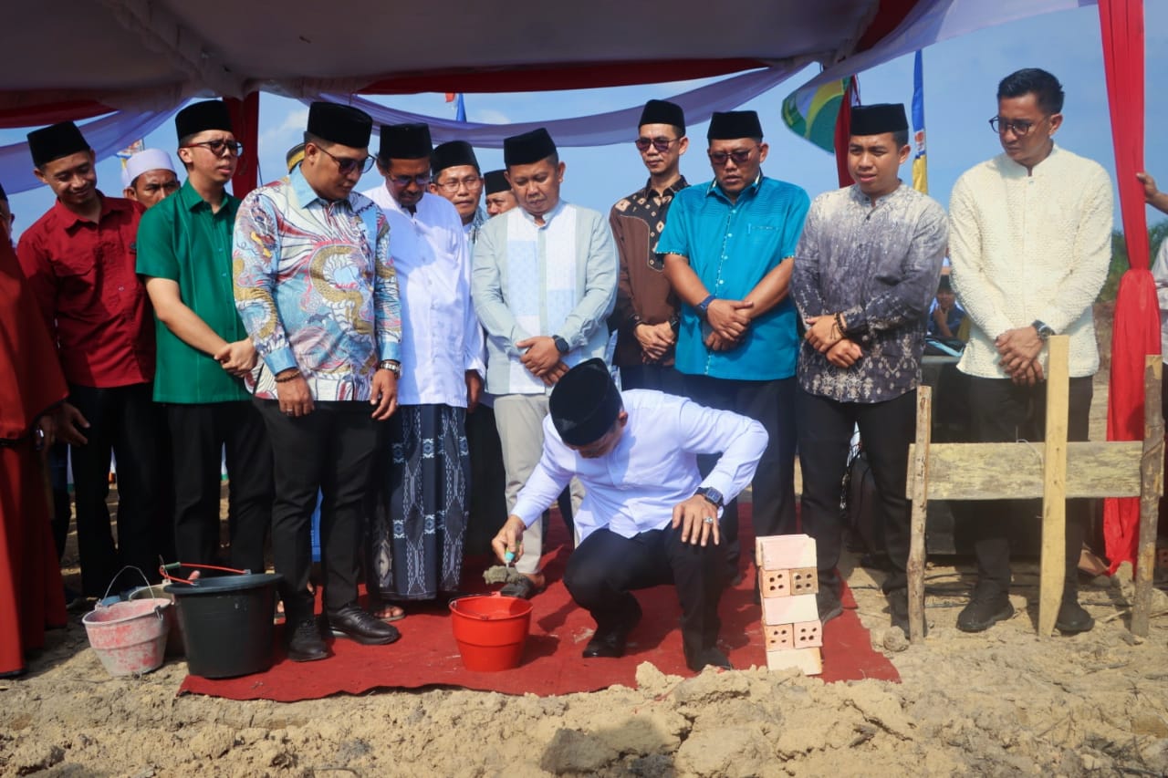 PeLetakkan Batu Pertama Pembangunan Ponpes Riyadhul Muslimin