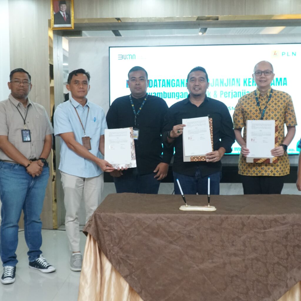 PLN UID S2JB dan PT Smart Group Tbk Tandatangani Kerjasama Penyambungan Listrik dan Perjanjian Hibah