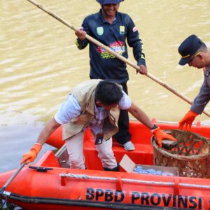 PLN UID S2JB dan Yayasan Qur’anic Farm Gaungkan Gerakan Zero Waste: Bersihkan Sungai, Tanam Kesadaran