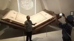 Kita Suci Al-Quran Raksasa Terbesar di Dunia Kini Ada di Bawah Gua Hira