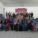 Dr Dedi Irwanto MA dan Dr. Kemas A. Rachman Panji Msi dalam kegiatan diskusi dan bedah buku di Gedung Kesenian Palembang