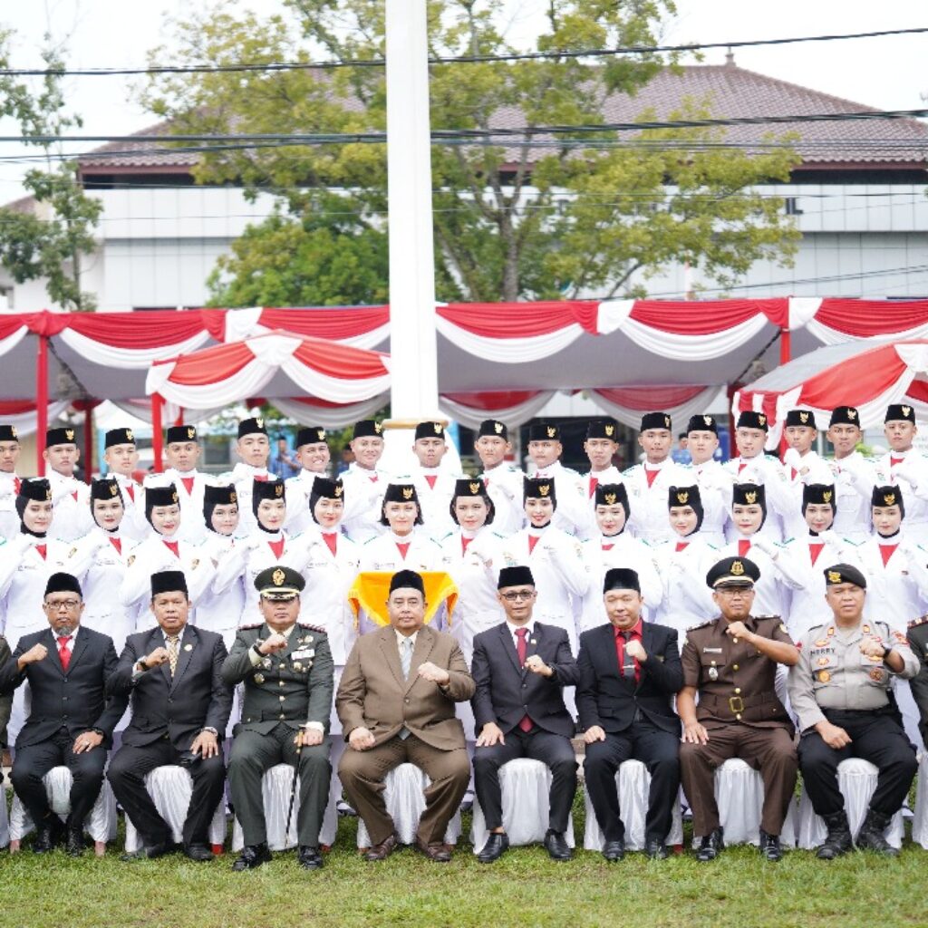 Pertama di Sumsel, Kesbang Muara Enim Turunkan 50 Paskibraka untuk Mennaikkan  Bendera pada Upacara Hari Lahir Pancasila