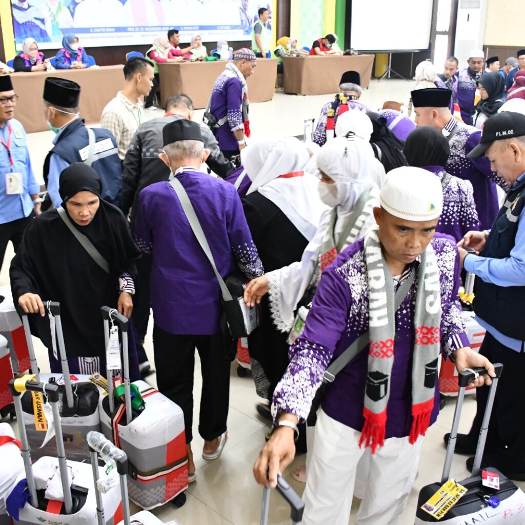 Kloter 2 Debarkasi Palembang Tiba di Tanah Air, 1 Jemaah Dirujuk ke Rumah Sakit