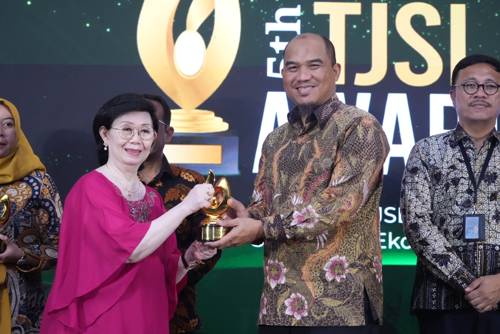PTBA Raih Gold di TJSL dan CSR Award 2025 Bukti Nyata Komitmen untuk Negeri