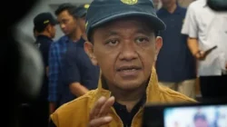 Dicari Massa Aksi, Menteri ESDM Bahlil "Kabur" dari Pintu Belakang Bandara Sorong