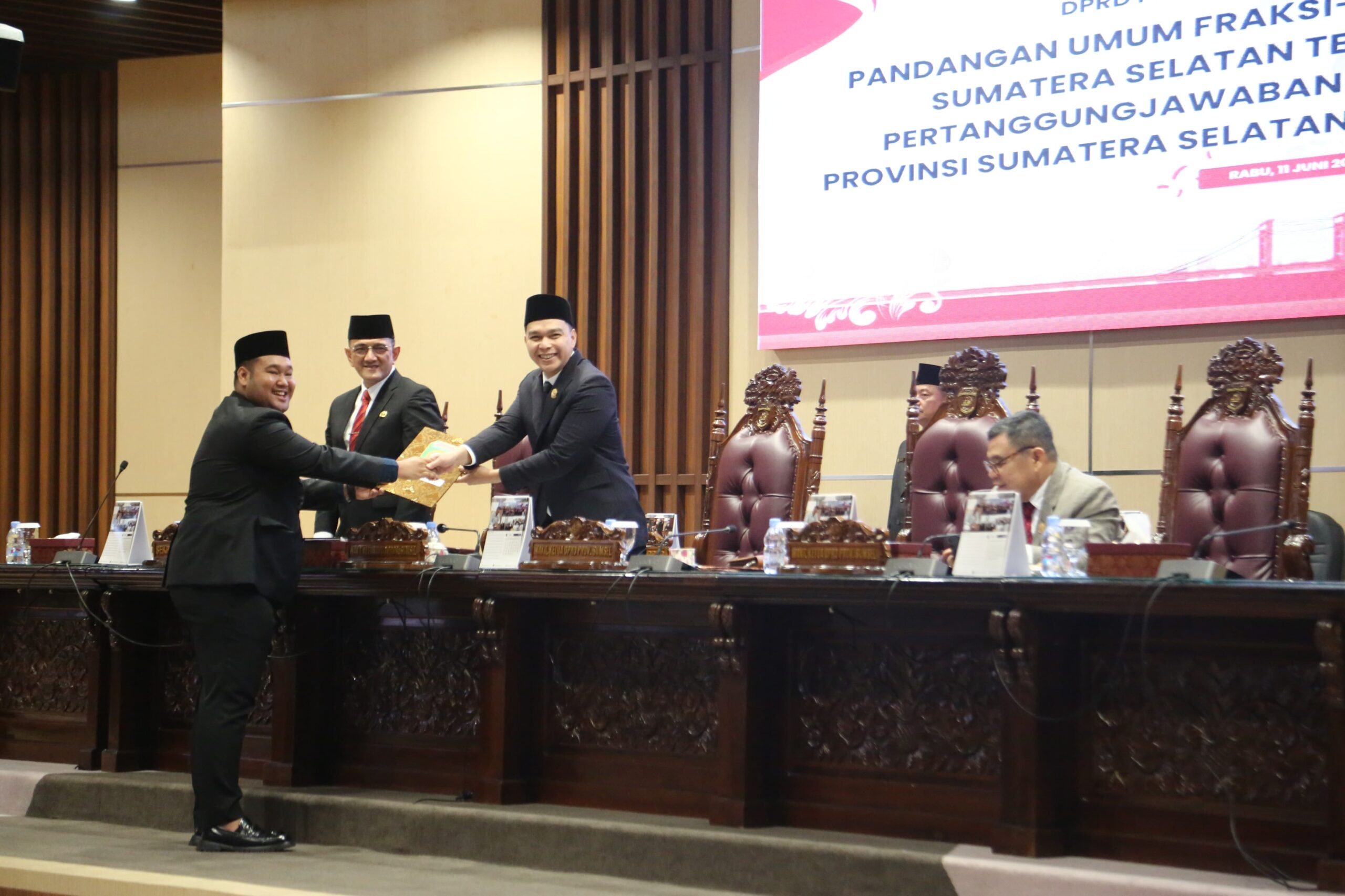 Sekda Sumsel Edward Candra Hadiri Rapat Paripurna DPRD, Fraksi-Fraksi Beri Masukan atas Pengelolaan APBD 2024