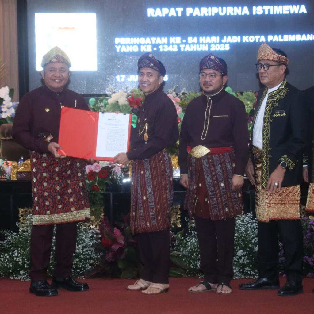 Pemprov Sumsel Serahkan Bantuan Rp 50 Miliar untuk Revitalisasi Infrastruktur pada HUT ke-1342 Tahun Kota Palembang