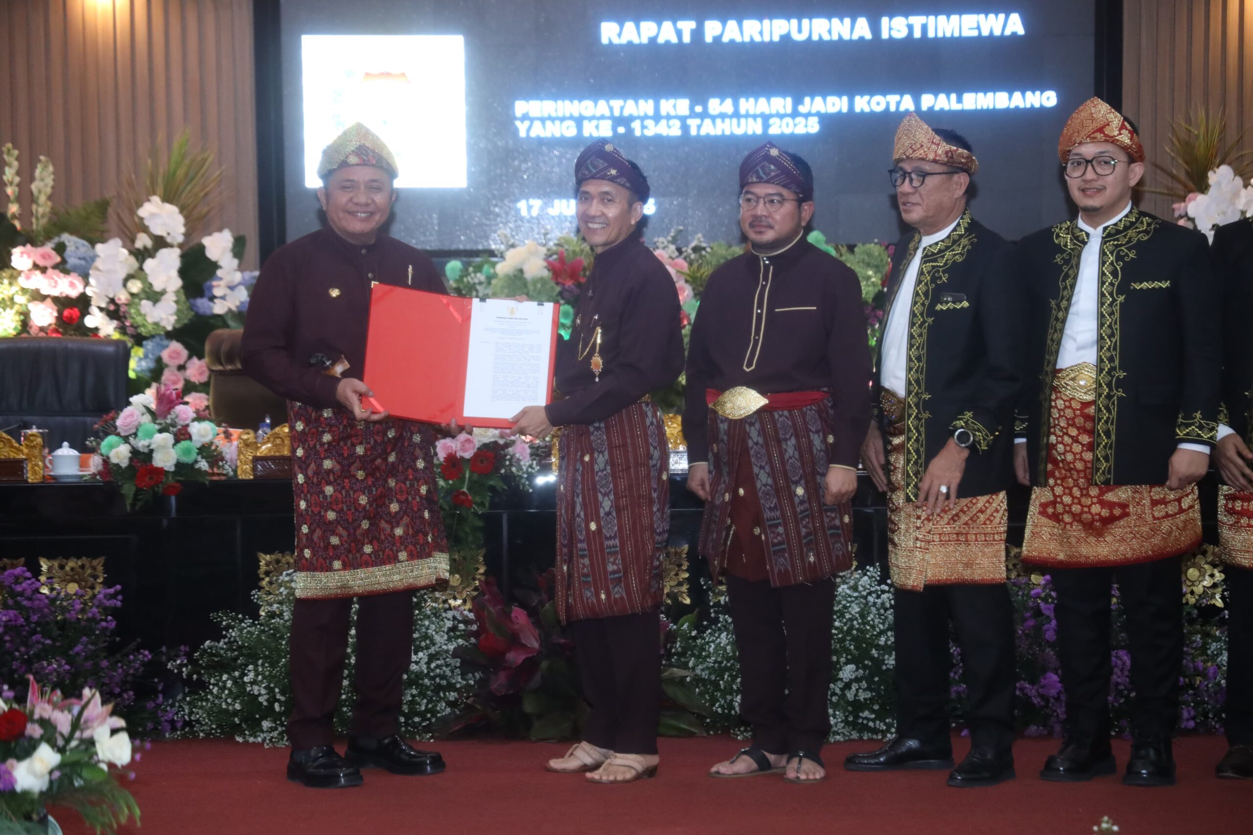 Pemprov Sumsel Serahkan Bantuan Rp 50 Miliar untuk Revitalisasi Infrastruktur pada HUT ke-1342 Tahun Kota Palembang