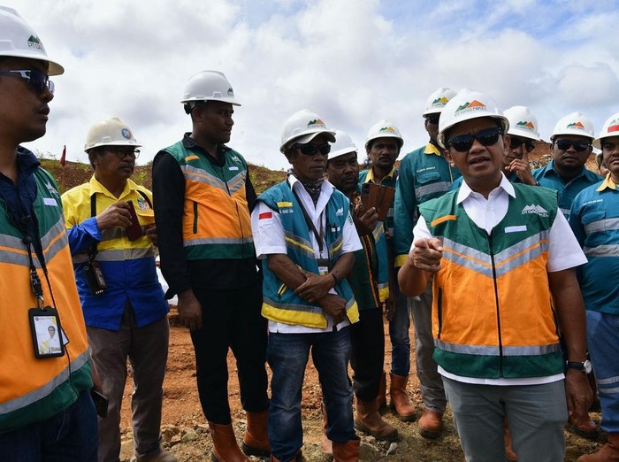 Menteri ESDM Bahlil Tinjau Tambang Nikel di Raja Ampat, Begini Katanya...