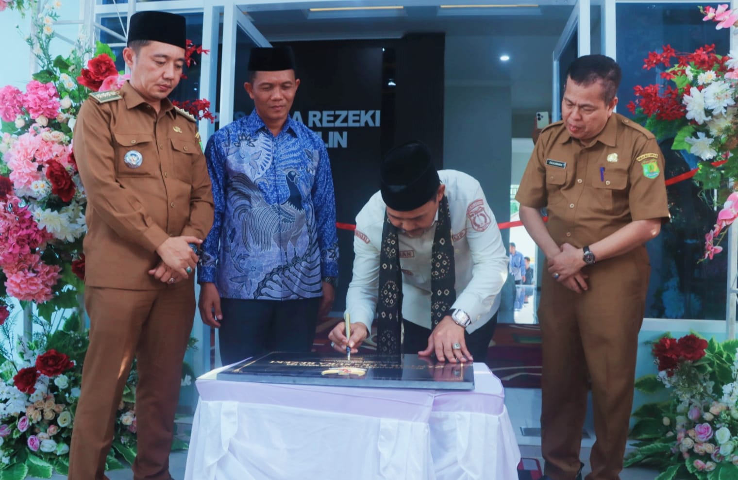 Wabup Muba Rohman Resmikan Gedung Koperasi Suka Rezeki