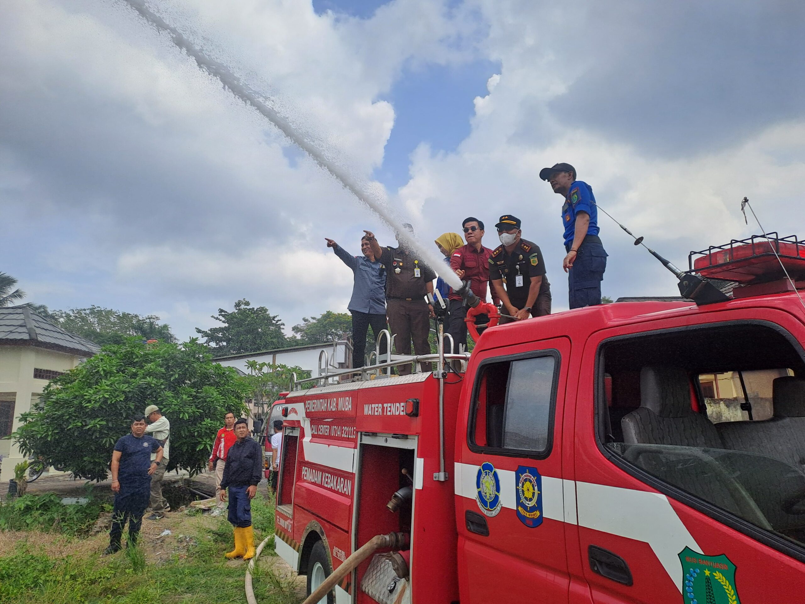 kebakaran lahan di belakang Komplek Perumahan Kejaksaan Negeri Sekayu