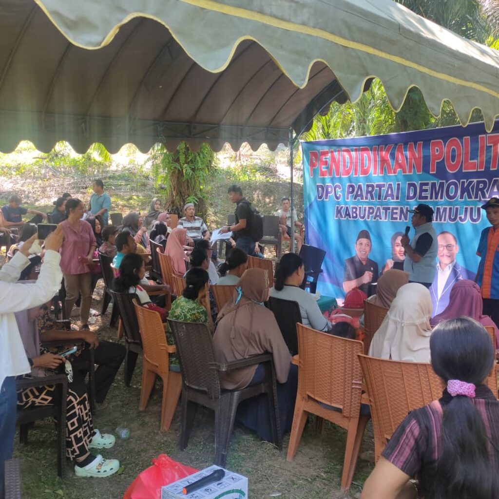 M. Nur Gelar Pendidikan Politik Partai Demokrat di Desa Rea Guliling