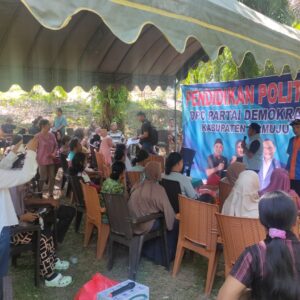 M. Nur Gelar Pendidikan Politik Partai Demokrat di Desa Rea Guliling