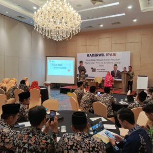 Buka Rakerwil IPARI, Kakanwil Tegaskan Peran Penyuluh Agama Jaga Kerukunan