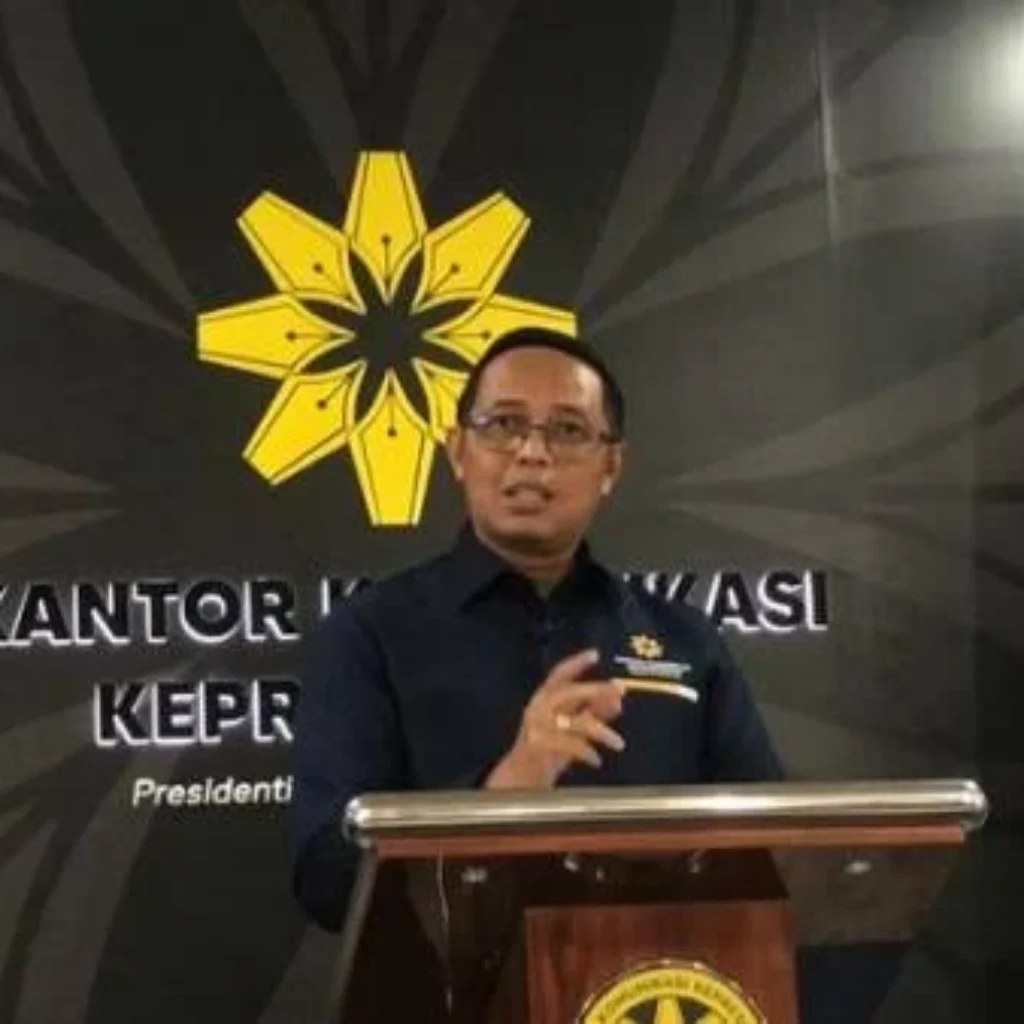 Ngomongnya Tercipta 3,6 Juta Lapangan Kerja, PCO Hasan Nasbi Justru Sarankan Masyarakat ke Luar Negeri: Merantau Budaya Kita