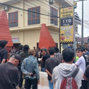 AMARAH Kepung DPRD dan Polresta Mamuju, Tuntut Keadilan untuk Aktivis