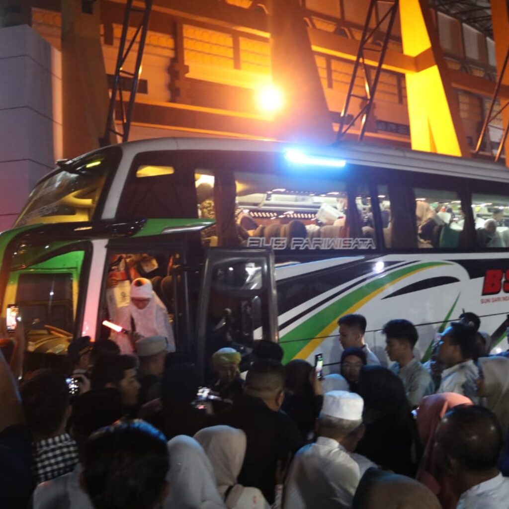 Kepulangan Jemaah Haji Muara Enim Disambut Langsung Bupati Edison, Semoga Dapat Haji Mabrur dan Mabrurah