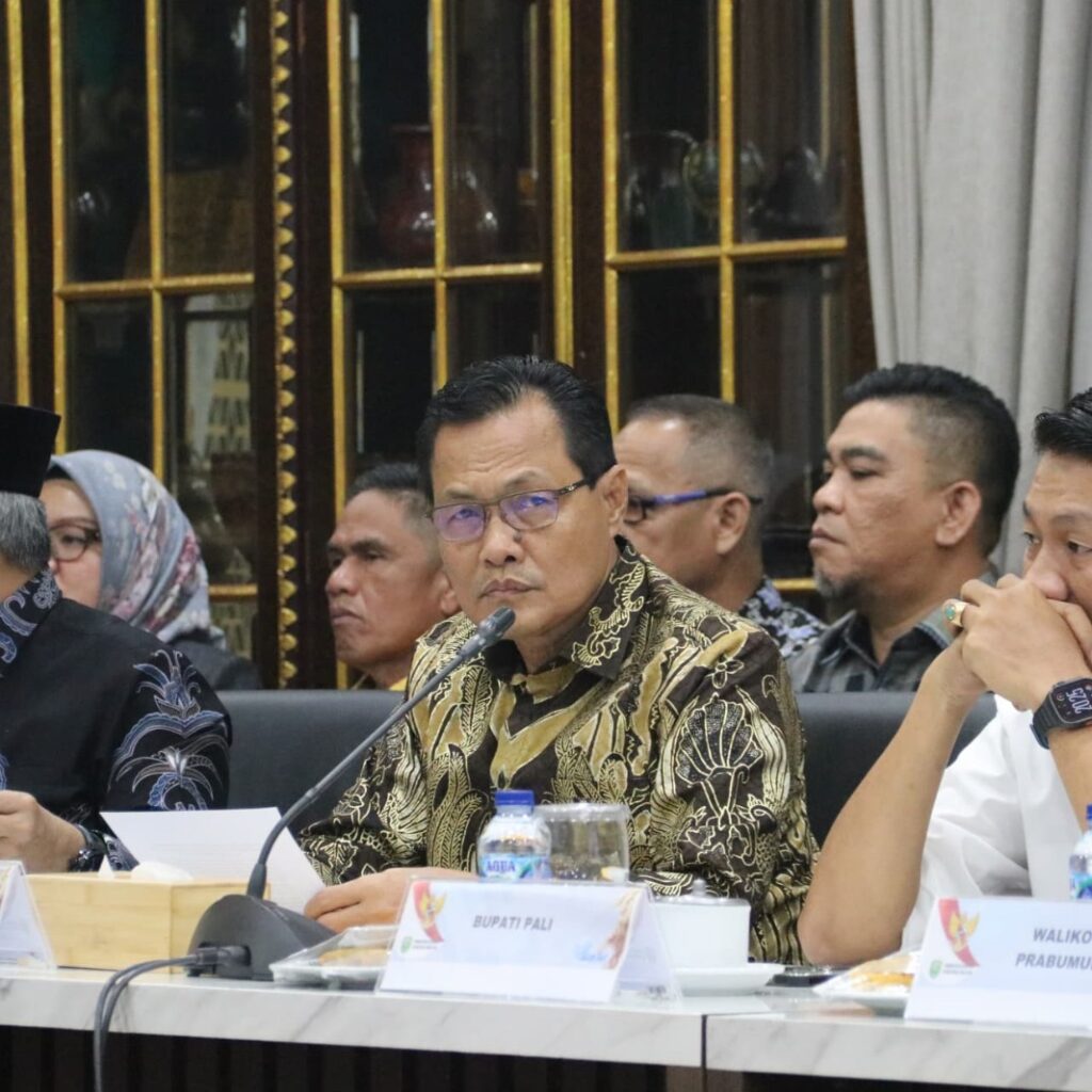 Rapat Bersama Gubernur Sumsel, Bupati Muara Enim Edison Minta Angkutan Batubara Hanya di Jalan Khusus