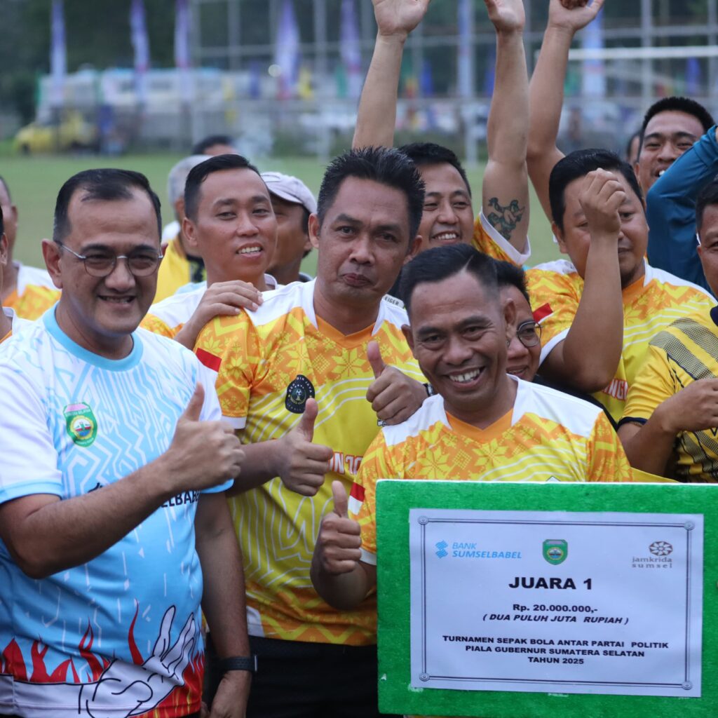 Golkar Juara i Turnamen Sepak Bola Antar Lintas Partai Politik