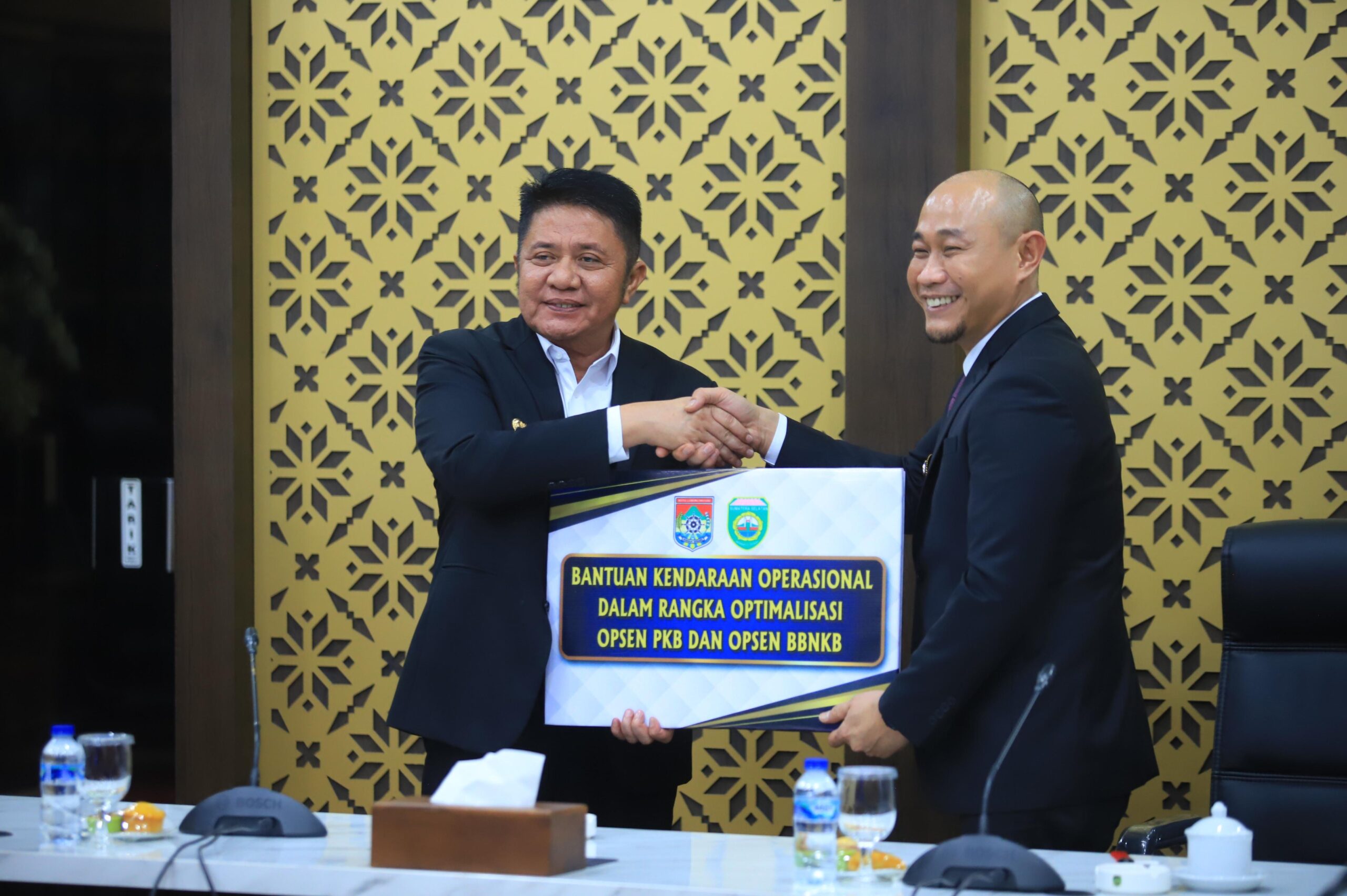 Sinergi Pemerintah Daerah Dongkrak PAD: Pemkot Lubuklinggau Serahkan Kendaraan Operasional ke Pemprov Sumsel