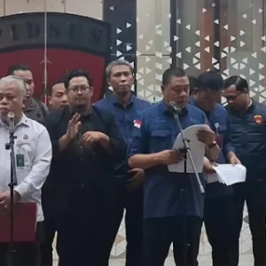 Capai Rp285 Triliun Kerugian Negara Buntut Korupsi Tata Kelola Minyak mentah dan produk kilang Pertamina-KKKS periode 2018-2023 Capai Rp285 Triliun Kerugian Negara Buntut Korupsi Tata Kelola Minyak mentah dan produk kilang Pertamina-KKKS periode 2018-2023