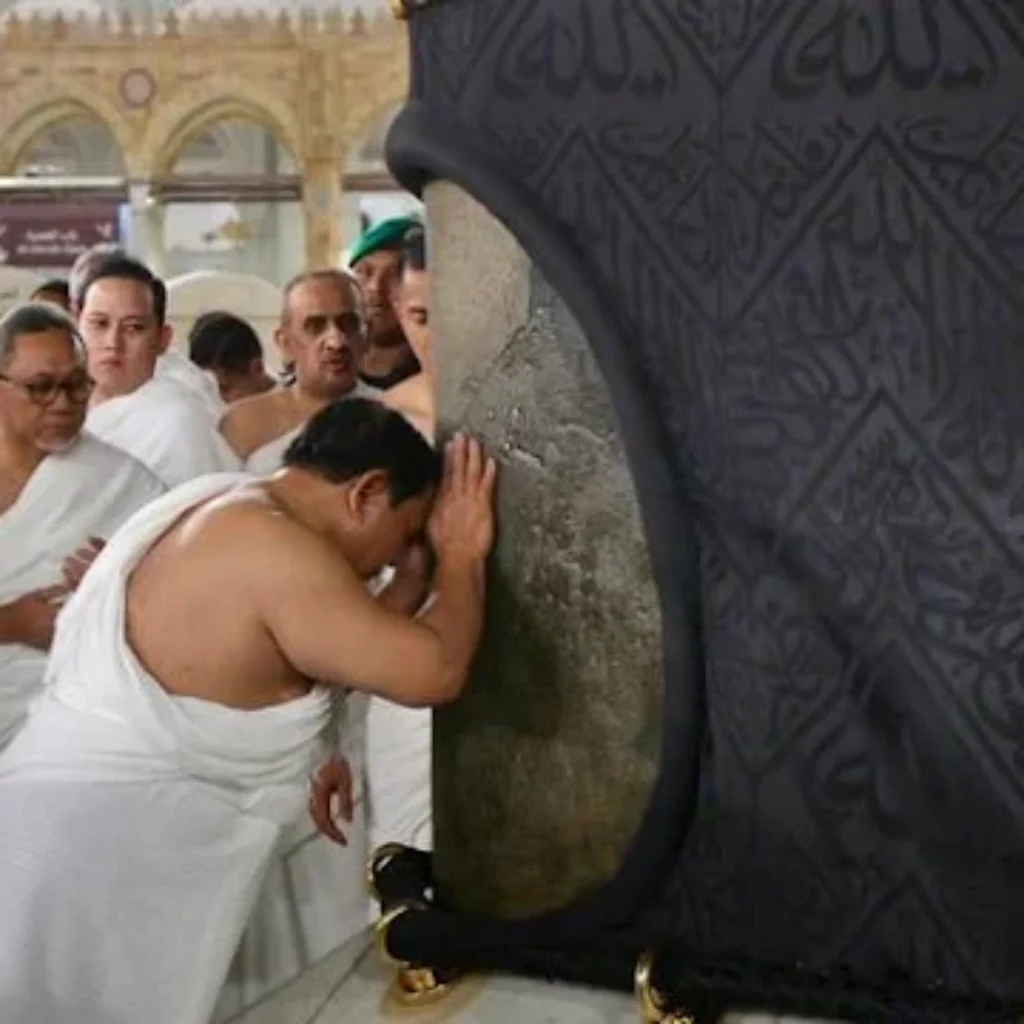 Raja Arab Saudi Buka Pintu Ka’bah untuk Presiden RI Prabowo Subianto