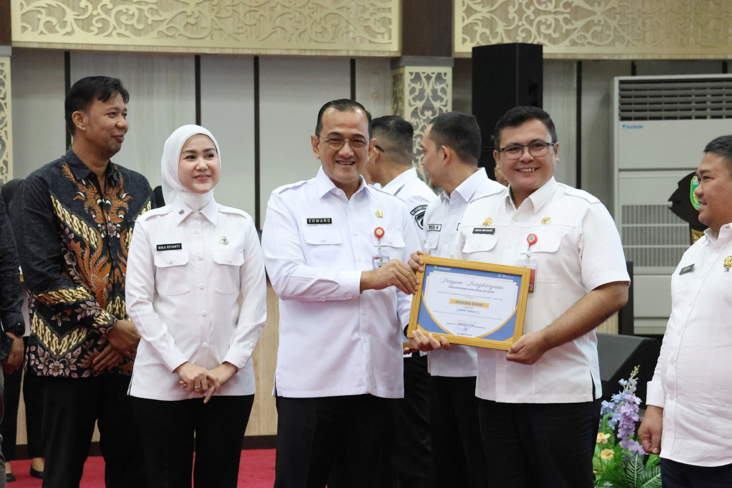 Pemkab Muara Enim Raih Standar Layanan Informasi Publik Terbaik Se-Sumatera Selatan 2025