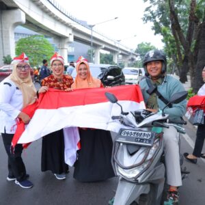 RDPS Bagikan 3 Ribu Bendera Merah Putih kepada Warga