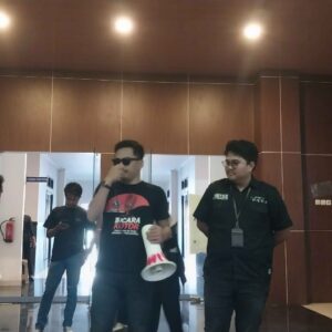 Mahasiswa Duduki Ruang Paripurna DPRD Mamuju, Desak Sikap atas Tragedi Aksi Jakarta