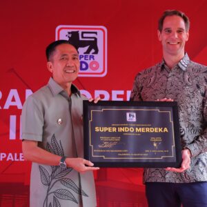 Hadiri Pembukaan Super Indo, Ratu Dewa Pesankan untuk Tetap Jaga Kebersihan Lingkungan.