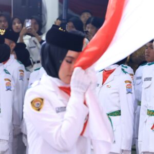 Ratu Dewa Kukuhkan Paskibraka Kota Palembang