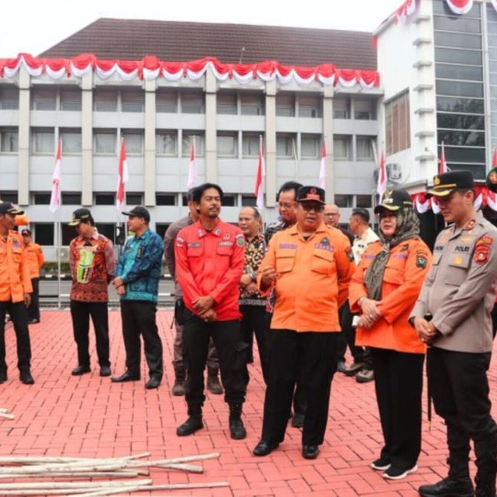 Upaya Cegah Resiko Karhutla, Pemkab Muara Enim Sediakan Alat Berat Untuk Bantu Petani Buka Lahan