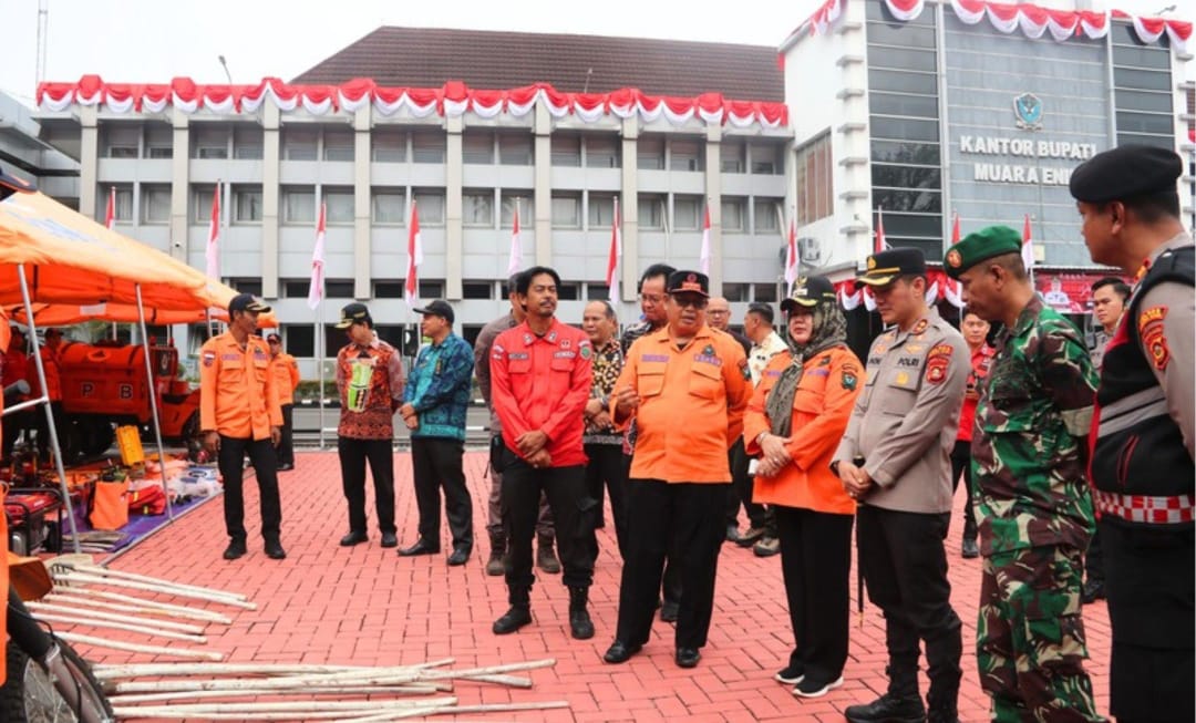 Upaya Cegah Resiko Karhutla, Pemkab Muara Enim Sediakan Alat Berat Untuk Bantu Petani Buka Lahan