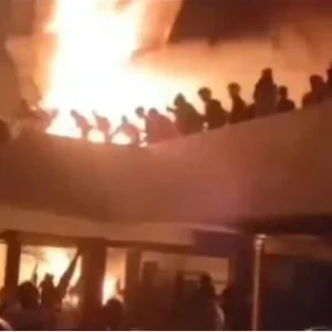 Kota Makassar Mencekam! usai Amarah Massa Pendemo Meledak, Gedung DPRD Sulsel Dibakar