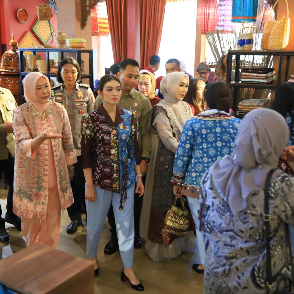 Swarna Songket Nusantara Siap Digelar, Selvi Istrinya Gibran Borong Produk Kriya Sumsel
