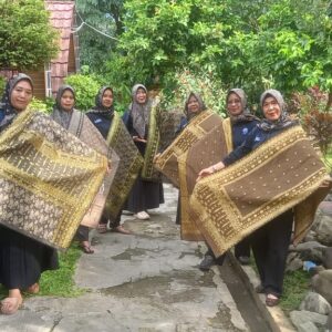 Lewat Songket Behembang Lingge, Yenny Puspitasari Merangkai Tradisi dan Menggerakkan Ekonomi
