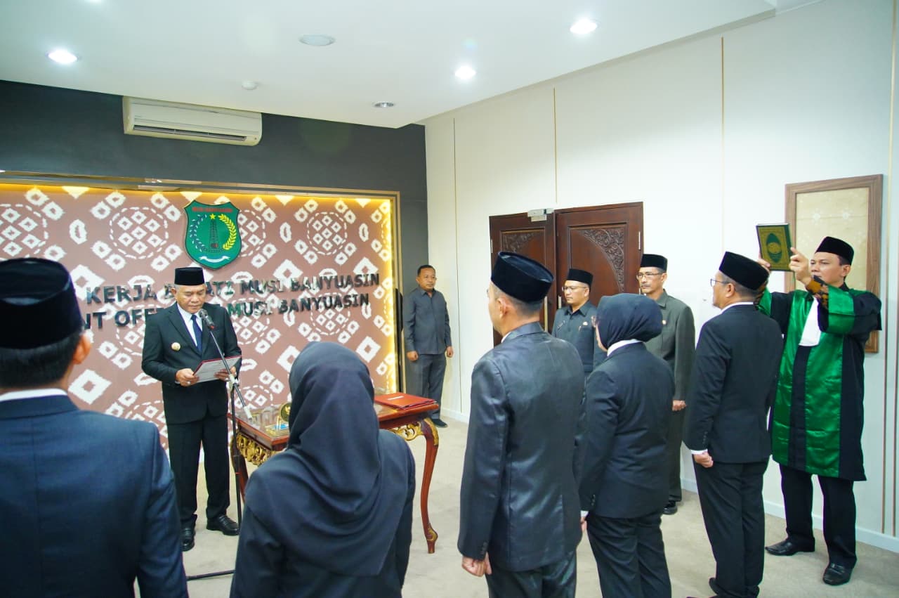 Bupati Muba Lantik Lima Pejabat Administrator: Dorong Kinerja Lebih Cepat dan Profesional
