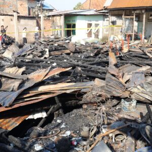 Hadir dengan Rasa Peduli, Ratu Dewa Kunjungi Korban Kebakaran di Lorong Khotib 35 Ilir