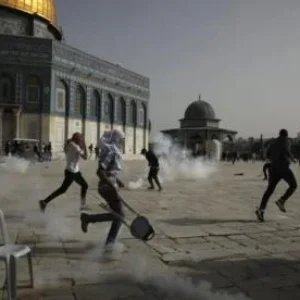 Ratusan Warga Israel Geruduk Kompleks Masjid Al Aqsa Rayakan Tahun Baru Yahudi, Berdoa dan Menari-nari