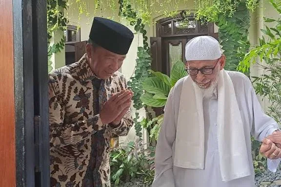Abu Bakar Ba’asyir Nasihati Jokowi soal Islam, Warganet: Gak Bakal Mempan!