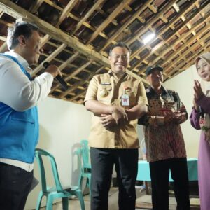 Terang yang Dinanti: Kisah Karmini Rasakan Kemerdekaan Energi Bersama PLN