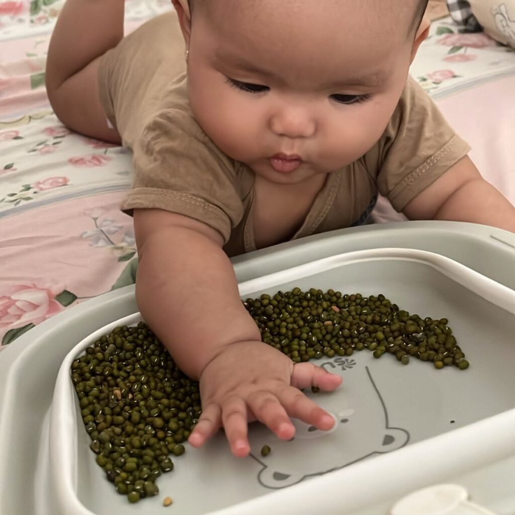 Mainan Bayi 6 Bulan untuk Meransang Motorik dan Sensorik si Kecil
