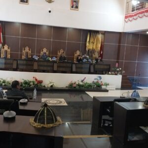Tiga Legislator Mamuju Terlambat Hadir Saat Sidang Penyerahan KUA-PPAS 2026, Ketua DPRD Bungkam