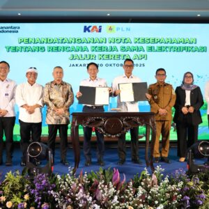 PLN Siap Elektrifikasi Jalur Kereta Indonesia