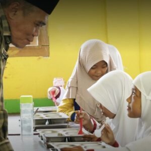 Wakil Bupati Ogan Ilir H. Ardani bersama jajaran terkait meninjau pelaksanaan program Makan Bergizi Gratis (MBG)