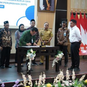 Penandatanganan Akad Massal KUR Untuk 800.000 Pelaku UMKM se-Indonesia