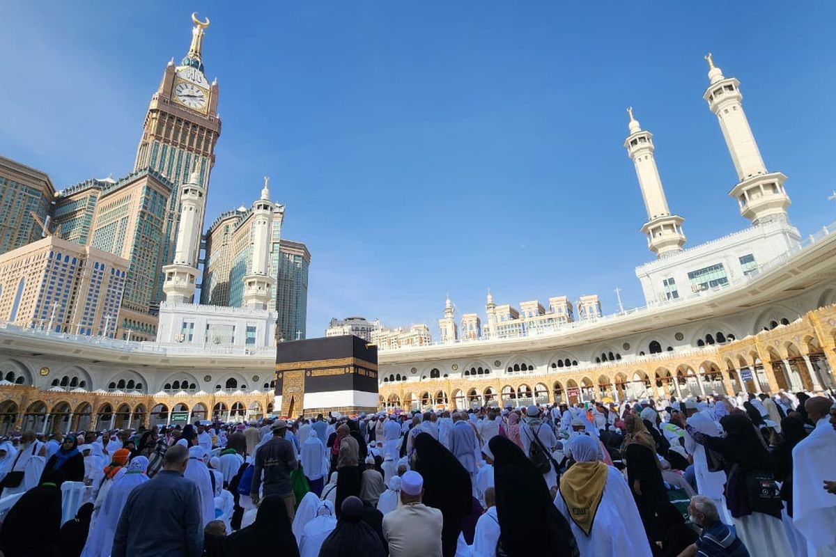 Membandingkan Biaya Ibadah Umrah Mandiri dan Melalui Travel